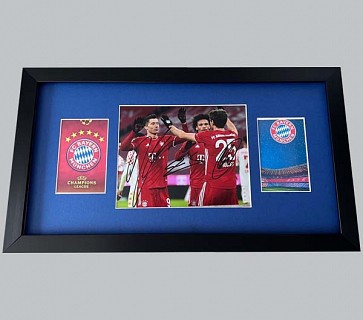 Bayern Munich Colour Photo Signed by Lewandowski, Sane & Muller + 2 Postcards