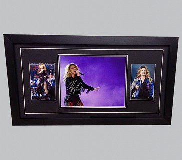 Shania Twain Signed Colour Concert Photo + 2 Photos